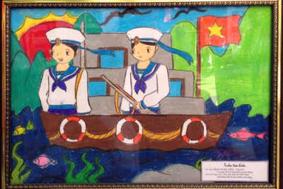 Học sinh tham gia cuộc thi vẽ tranh hướng về biển Đông Học sinh tham gia cuộc thi vẽ tranh hướng về biển Đông